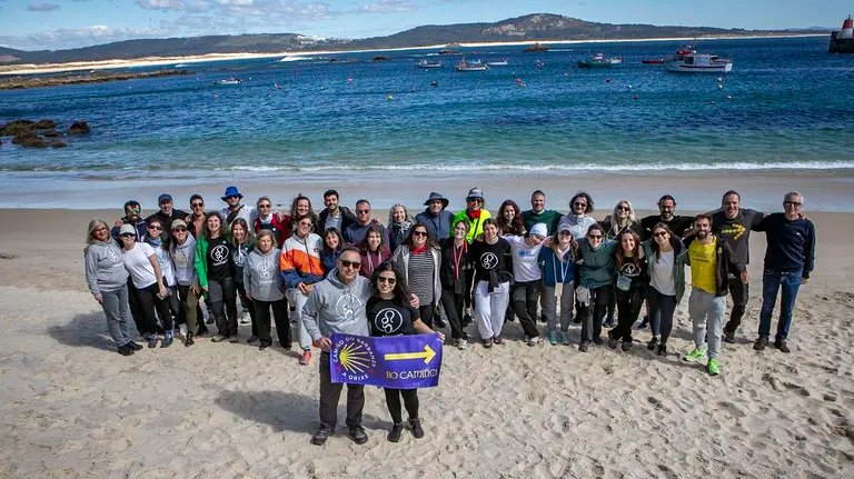 Medio centenar de peregrinos portugueses inicia en Corrubedo el Camino A Orixe