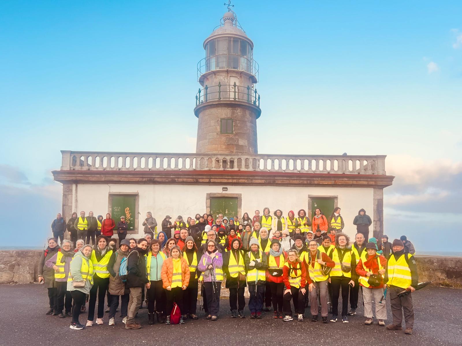 Más de un centenar de peregrinos de Vilanova de Arousa recorren el Camiño A Orixe