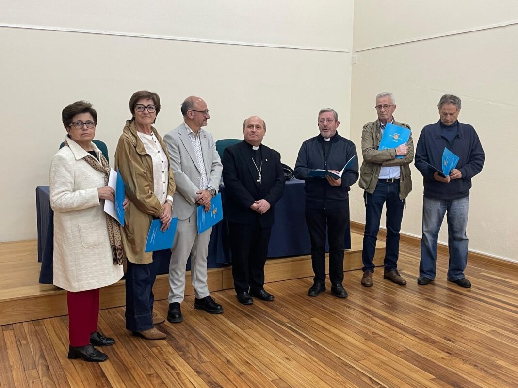 Inaugurada en Santiago la exposición 'Culto e cultura xacobea no Barbanza e Sar'